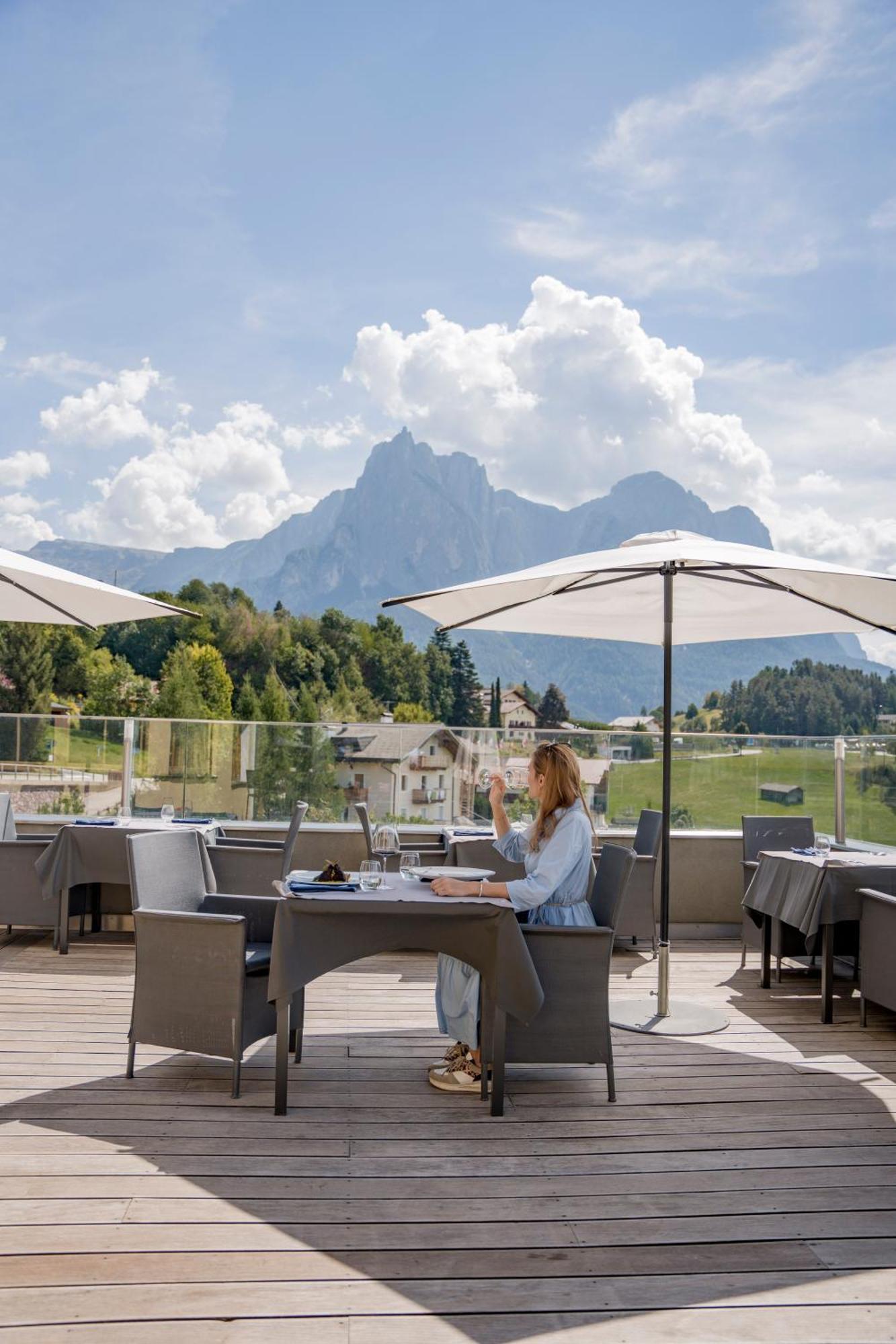 Hotel Alpenflora Castelrotto Exterior photo